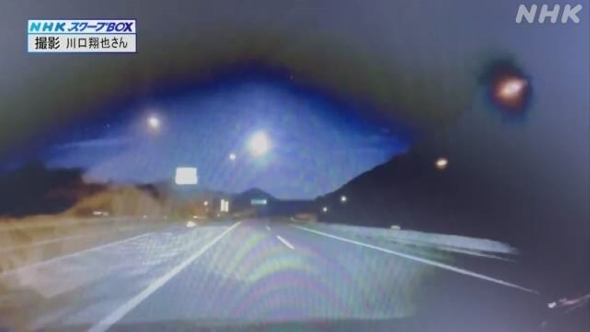 Giappone sfera di fuoco illumina il cielo