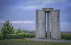 Georgia Guidestones la Stonehenge americana