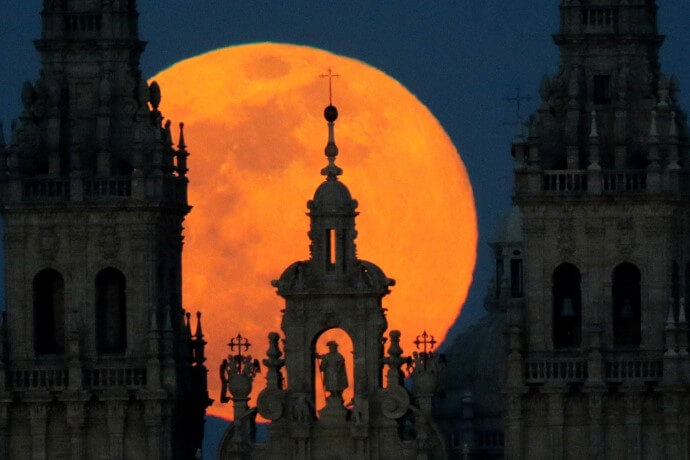 Le spettacolari immagini della Superluna